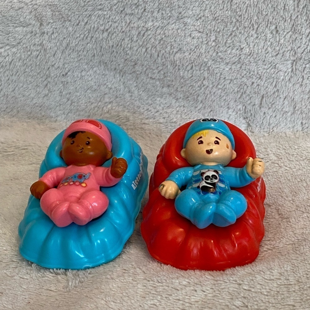 Lot of 2 Fisher-Price Little People Big Helpers Family Replacement Babies 2.5” - Picture 2 of 14